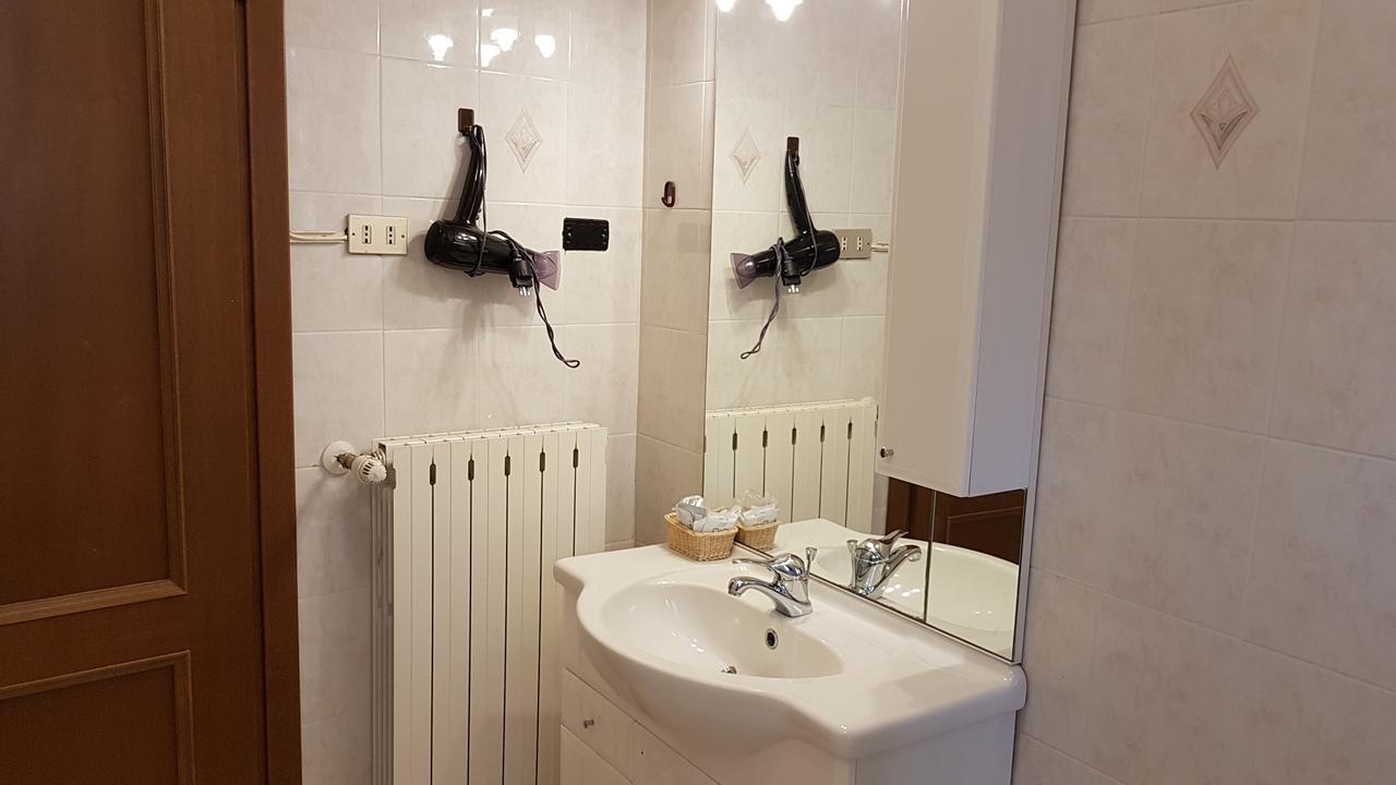 Amelia Hotel Momigno ภายนอก รูปภาพ